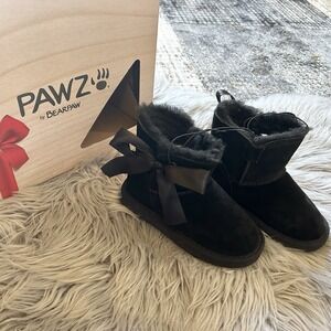 NEW PAWZ By Bearpaw Amelia Youth Size 10 Black 011 Genuine Suede‎ Ankle Boots